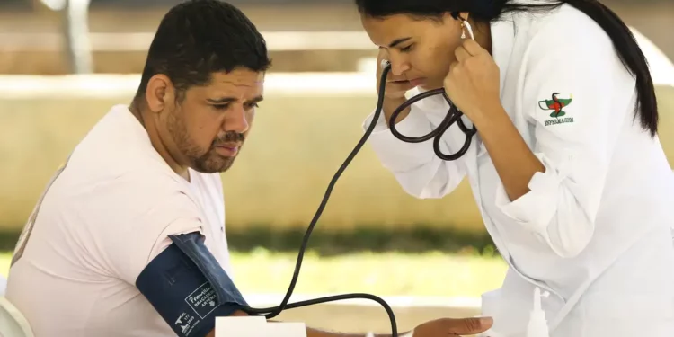 Cancelamentos de contratos levam Ministério da Justiça a notificar planos de saúde