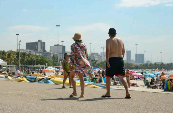 Rio e partes de SP, ES e MG terão onda de calor até quinta-feira