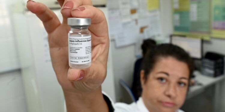 Nas cinco primeiras semanas da campanha foram aplicadas 141.603 doses de vacina contra a gripe em Campinas - Foto: Carlos Bassan/PMC
