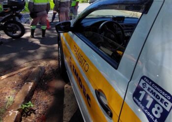 Rua Boaventura do Amaral tem bloqueio no cruzamento com Moraes Salles