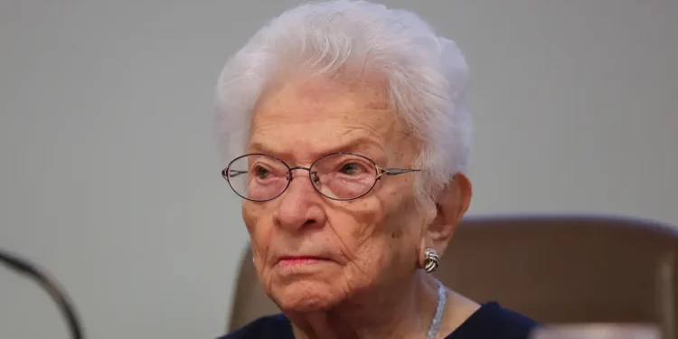 Erundina deixa UTI, é transferida para quarto e recebe visita de Lula