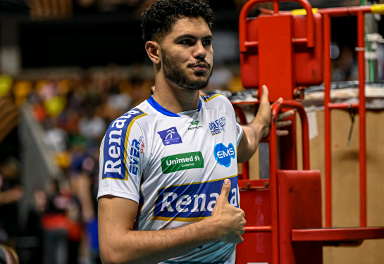 Vôlei Renata confirma centrais Wítallo e Léo e conclui montagem do elenco