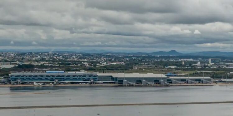 Aeroporto de Porto Alegre vai reabrir para embarque e desembarque em julho, mas sem voos
