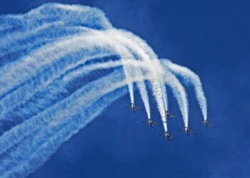 Domingo tem show da Esquadrilha da Fumaça e apresentação da banda da EsPCEx