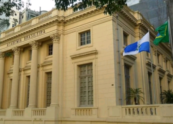 Artigo: Acadêmicos e não Acadêmicos – por Adilson Roberto Gonçalves