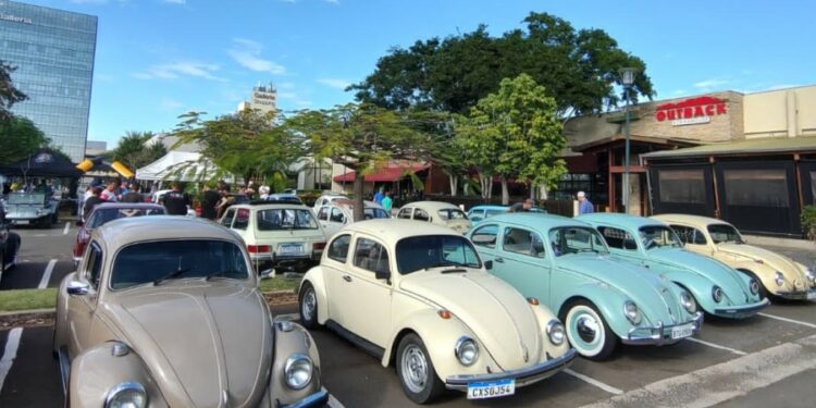 Encontro de Carros Antigos celebra o Dia Mundial do Fusca neste sábado no Galleria