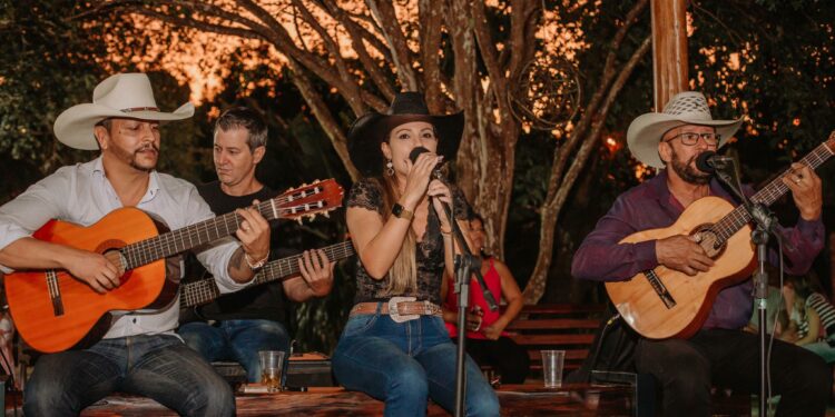 Festa Junina do Colégio Liceu contará com dois shows sertanejos