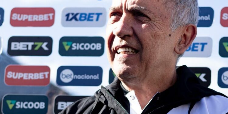 Nelsinho Baptista mantém invencibilidade em estreias como técnico da Ponte; confira