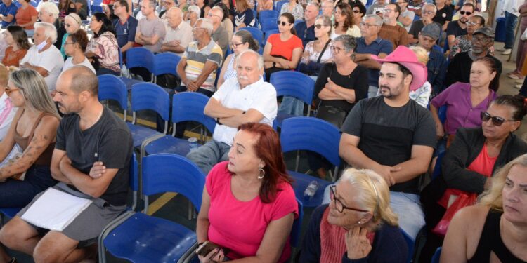 Entrega de matrículas de imóveis encerra espera de 50 anos no DIC V