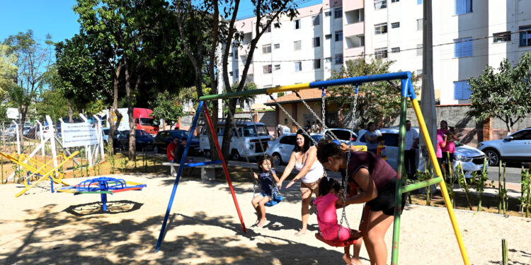 Com lazer e parcão, Praça Bertha Lutz é entregue à população do DIC IV