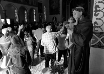 Dia de Santo Antônio: pão e bolo abençoados em busca de fartura e casamento