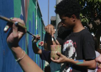 Aquarela do aprendizado: união transforma escola de Campinas