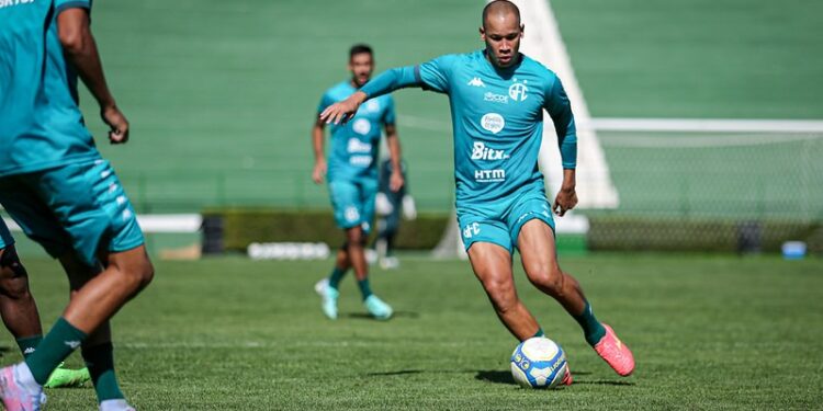 Caio Dantas: “Se ganharmos, podemos mudar a chave no campeonato e pensar em crescer” - Fotos: Raphael Silvestre/Guarani FC