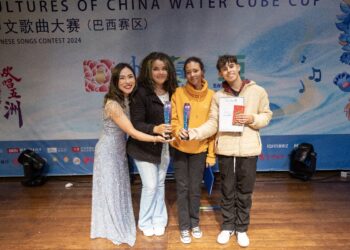 Aluna do Instituto Anelo é semifinalista mundial de concurso de canto chinês