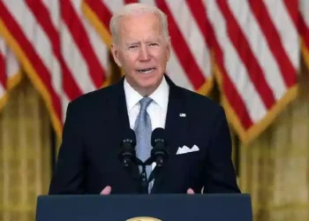 Biden admite ‘não debater tão bem como antes’, mas se diz apto à presidência