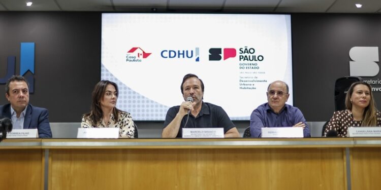 Solenidade de regularização: gestão estadual de Tarcísio de Freitas já investiu R$ 36 milhões no programa na RA de Campinas - Foto: Divulgação