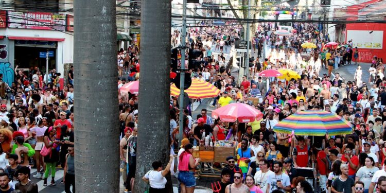 Setec abre chamamento público para ambulantes na Parada LGBT