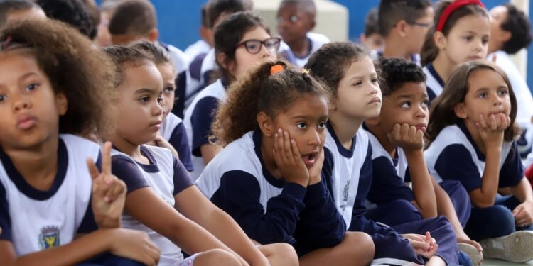 Alunos da rede municipal de Campinas aprendem na prática como se faz ciência