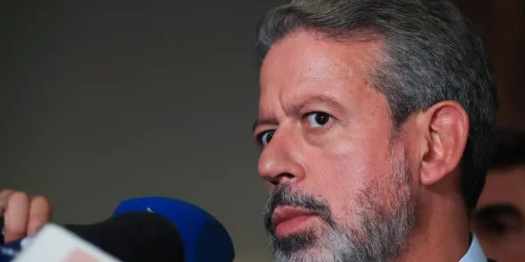 Arthur Lira cria comissão especial para analisar a PEC das drogas