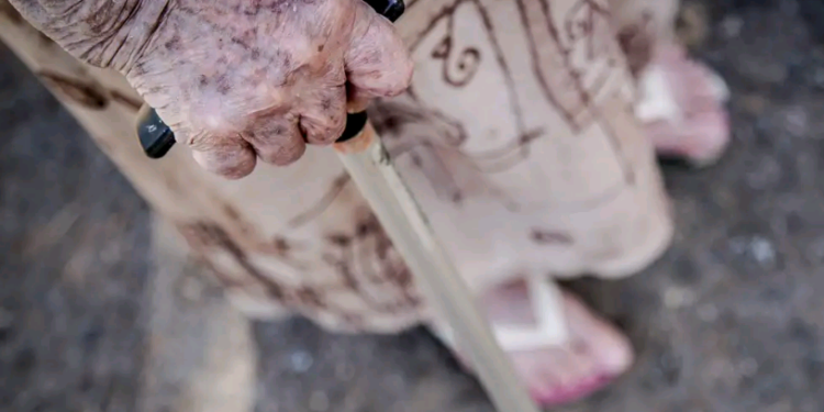 Ortopedistas alertam para risco de queda de idosos; saiba como evitar