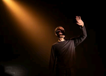 Monólogo ‘Um Precipício no Mar’, com Ângelo Antônio, chega ao Sesi Campinas