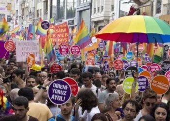 Istambul proíbe Marcha do Orgulho LGBTQI+ e ruas são fechadas