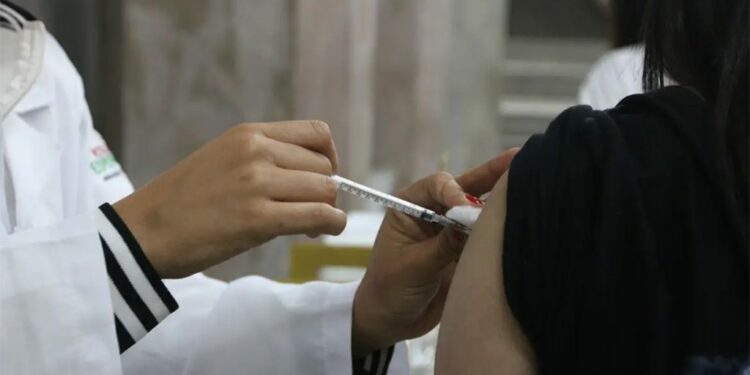 Covid-19: estudo avalia a eficácia da quarta dose da vacina