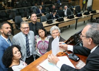 Câmara arquiva projeto que proibia a presença de menores em eventos LGBT