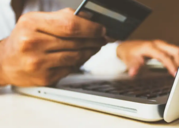 Juros do cartão de crédito sobem e atingem 429,5% ao ano em junho