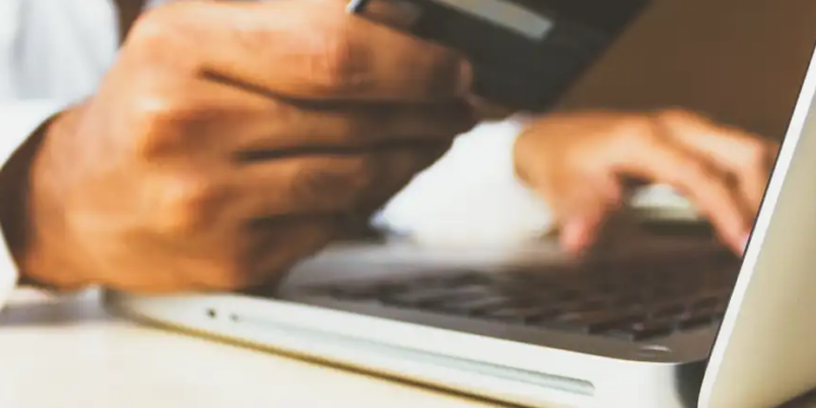 Juros do cartão de crédito sobem e atingem 429,5% ao ano em junho