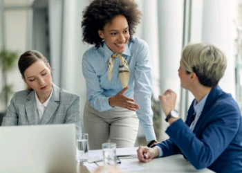 A importância da correção na fala e na gramática para o posicionamento profissional – por Cecília Lima