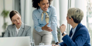 A importância da correção na fala e na gramática para o posicionamento profissional – por Cecília Lima