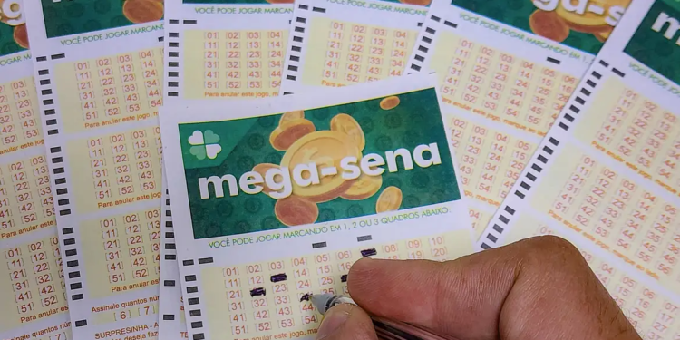 Mega-Sena acumula pela terceira vez e prêmio chega a R$ 21 milhões