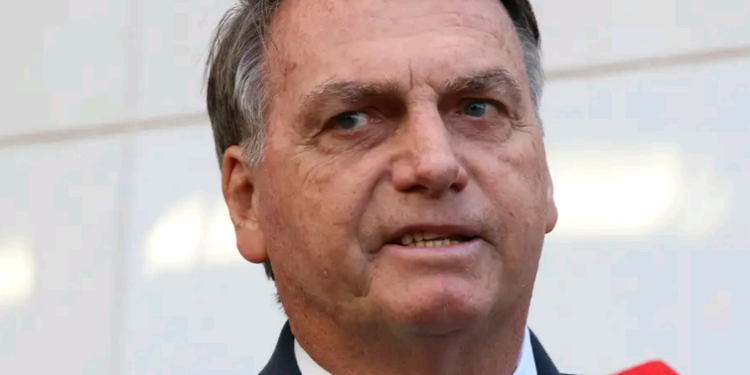 PF indicia Bolsonaro e Mauro Cid no caso da venda das joias sauditas