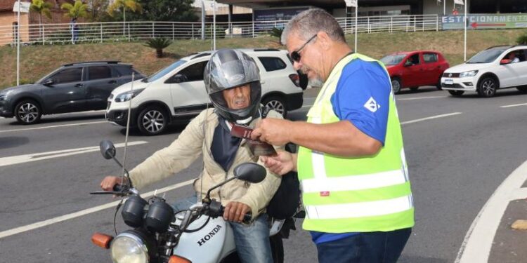Cai 31% o número de mortes de pedestres, mas aumenta o de motociclistas e garupas