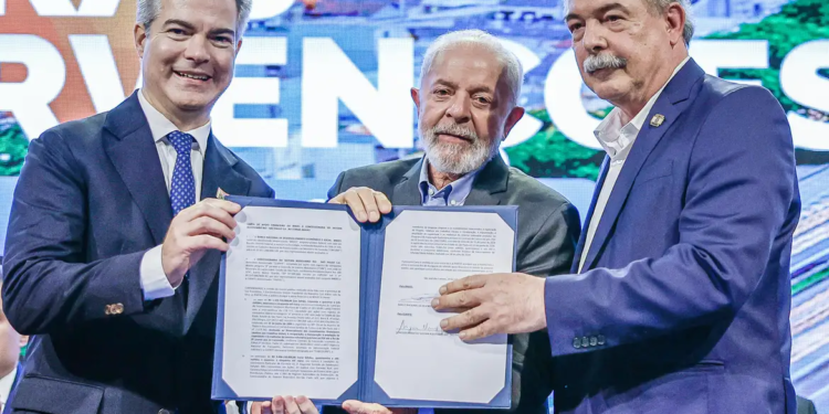 Lula anuncia aplicação de R$ 15,5 bi em obras na Dutra e na Rio-Santos