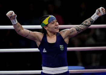 Medalhista olímpica, Bia Ferreira estreia com vitória tranquila em Paris 2024; veja mais resultados