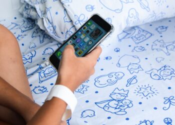 Como o celular e as redes sociais afetam os adolescentes?