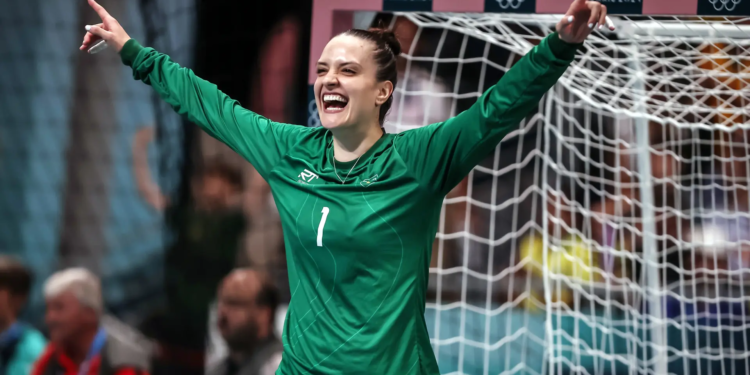 Gabi tem dia de estrela após brilhar em vitória do handebol brasileiro