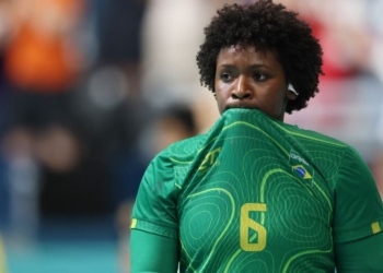 Gosto amargo: Futebol e handebol femininos perdem nos últimos minutos