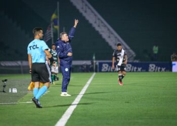 Pintado elogia 1º tempo do Guarani no Dérbi; confira imagens do clássico no Brinco