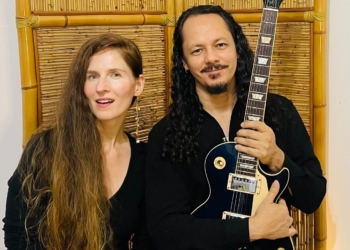 Blue Échos faz releitura de músicas clássicas para voz e guitarra elétrica