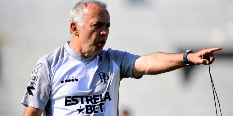 Com quatro vitórias no Majestoso, Nelsinho tem melhor início “caseiro” desde Kleina em 2018