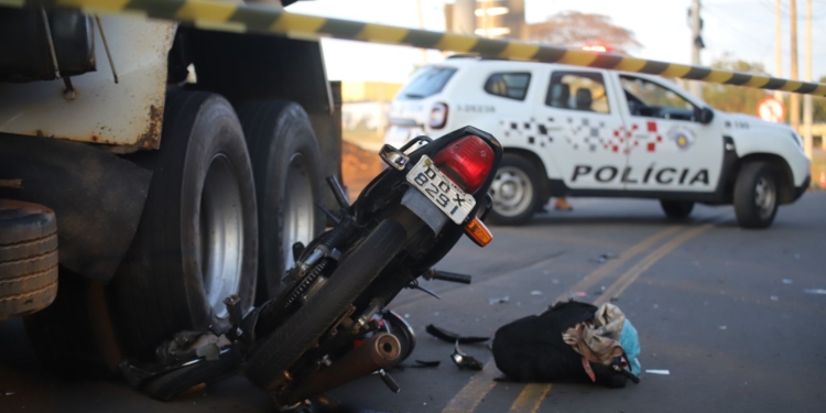 Homem de 35 anos morre após bater moto contra caminhão na vicinal Jaguariúna-Holambra