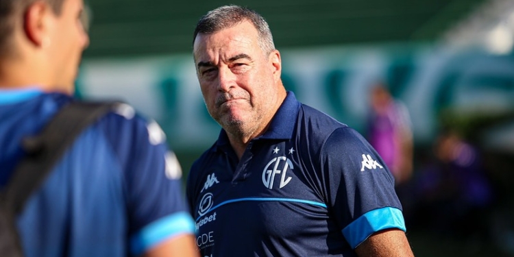 Pintado cobra atitude dos jogadores após novo tropeço no Brinco