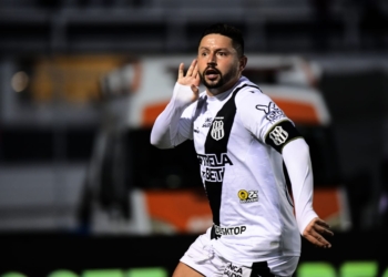 Em jogo de golaços, Ponte bate Vila e chega à 5ª vitória consecutiva no Majestoso