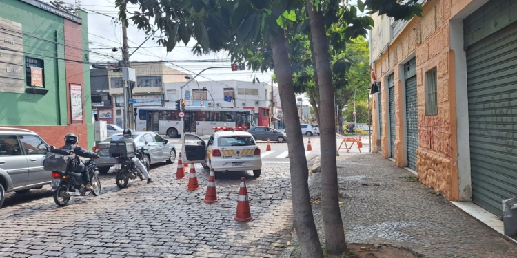 Trecho da rua Delphino Cintra terá bloqueio emergencial nesta quinta-feira