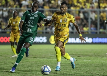 Guarani só empata com o Amazonas e chega a 13 jogos de jejum