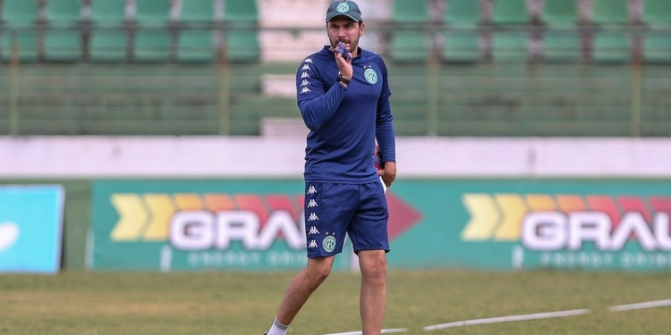 Após voltar a vencer domingo, Guarani oficializa a contratação de Allan Aal