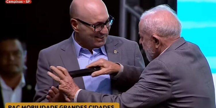 Lula defende Dário de vaias em evento e pede civilidade política a aliados